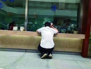 “蹲式窗口”折射为民理念缺失