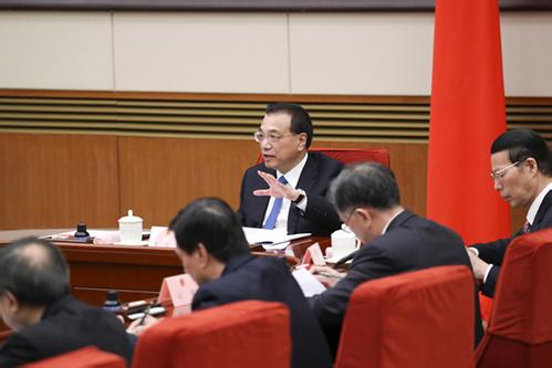 讨论《政府工作报告（征求意见稿）》