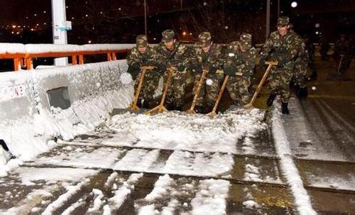 南方暴雪映照治理进步(人民时评)