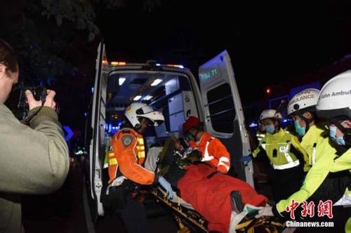 习近平向香港大埔重大交通事故遇难者表示哀悼、向遇难者家属和受