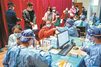 十余省区市启动新冠疫苗第三针接种工作 抗体水平可达原来的10-30倍 加强针如何加强防护