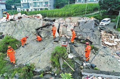 要求全力组织抗震救灾 切实保障人民群众生命财产安全