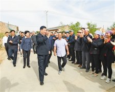 习近平在宁夏考察时强调 决胜全面建成小康社会决战脱贫攻坚 继续建设经济繁荣民族团结环境优美人民富裕的美丽新宁夏
