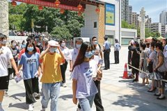 考生人数创新高 内容形式有变化 疫情防控添挑战 千万考生进考场