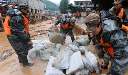 扎实有效做好受灾群众安置