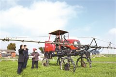 纪检监察机关跟进监督精准监督 不误农时保春耕