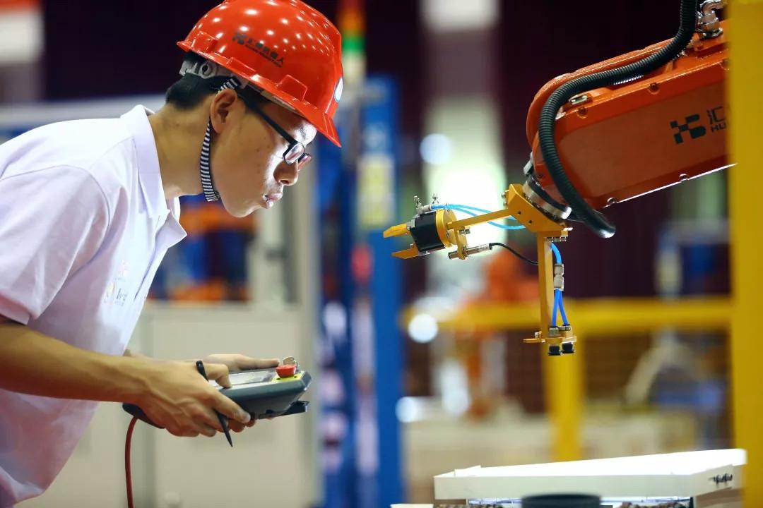 习近平对职业教育工作作出重要指示强调 加快构建现代职业教育体系 培养更多高素质技术技能人才能工巧匠大国工匠 李克强作出批示