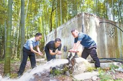 “钢琴路”让群众埋怨不止 示范园荒废百亩农田 民生工程卡在哪里