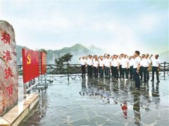 这一天，展望未来昂首向前