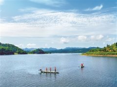 把人民利益摆在至高无上的地位 在中华大地上全面建成小康社会 走出现代化新路