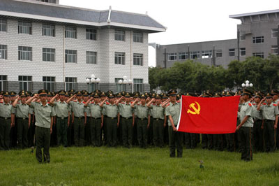 保持忠诚干净担当政治本色 始终做党和人民的忠诚卫士