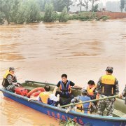 河南新乡最大持续降水量907毫米 纪检监察干部坚守一线 洪水不退人不退