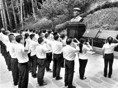 杨善洲一心一意为群众谋利益