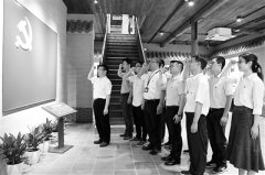 滴水穿石战贫困