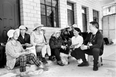 保持政治定力 毫不松懈纠治“四风”