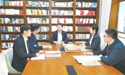 扣紧自我约束“风纪扣”