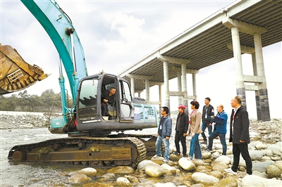 严查“沙霸”背后腐败和保护伞