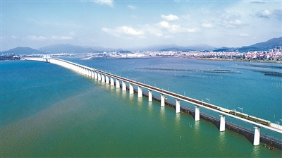 把民族复兴的历史伟业推向前进