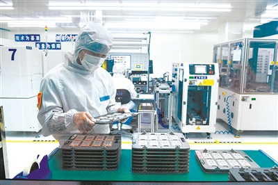 车企反映“一芯难求” 汽车芯片国产化进程加速