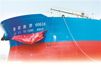 世界首艘!10万吨级智慧渔业大型养殖工船“国信1号”交付运营