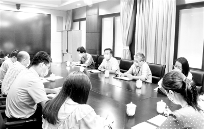 保持反腐败政治定力 认真履行监督职责