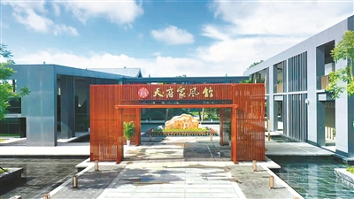 以四川天府新区行政审批局原党组成员胡泽龙案为鉴，成都深化以案促改